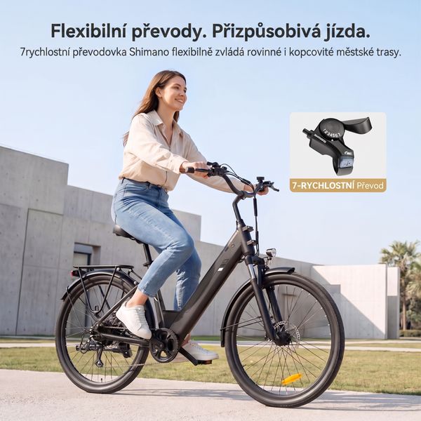 Osoba jedoucí na černém elektrokole v městském prostředí
