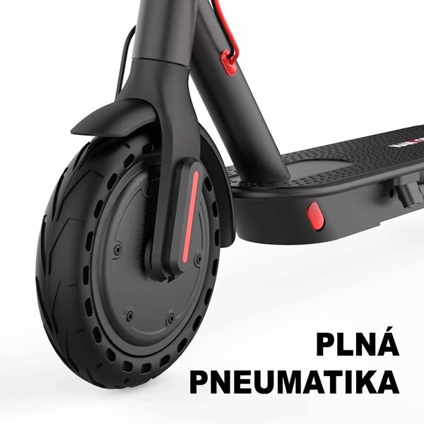 Detail předního kola elektrické koloběžky s plnou pneumatikou a výrazným vzorkem